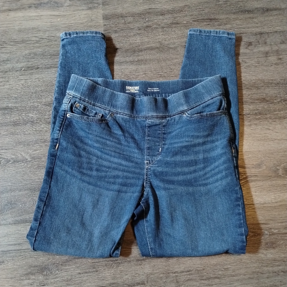 Levi's Totally Shaping Pull-On Skinny Jeans
